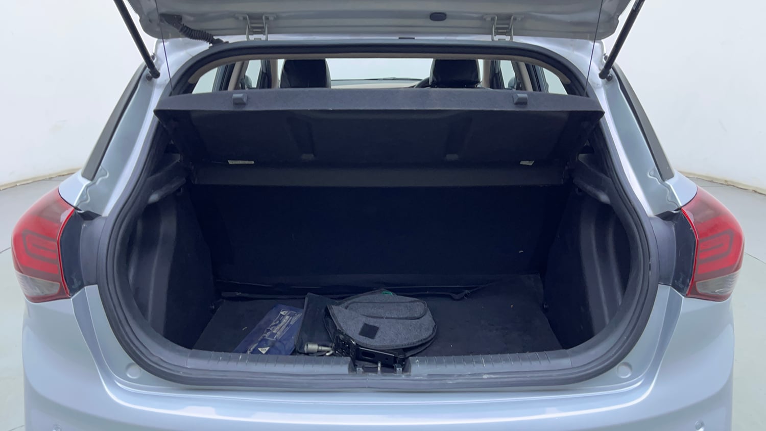 Used 2020 Hyundai Elite i20 Sportz Plus 1.2 Petrol Manual interior DICKY INSIDE VIEW