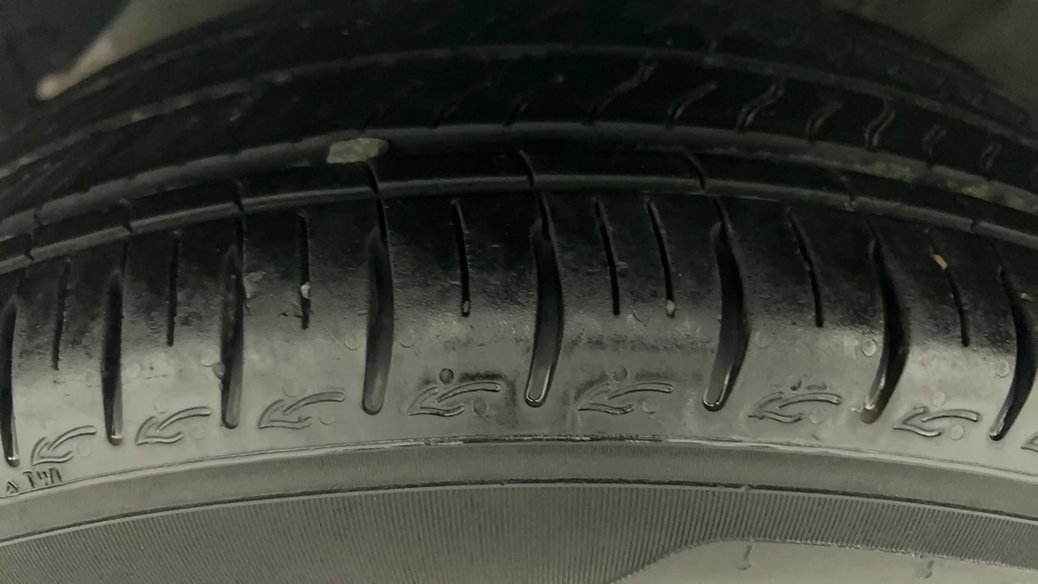 Used 2026 Hyundai Grand i10 Nios Sportz 1.2 Hy-CNG Duo Cng Manual tyres LEFT FRONT TYRE TREAD VIEW