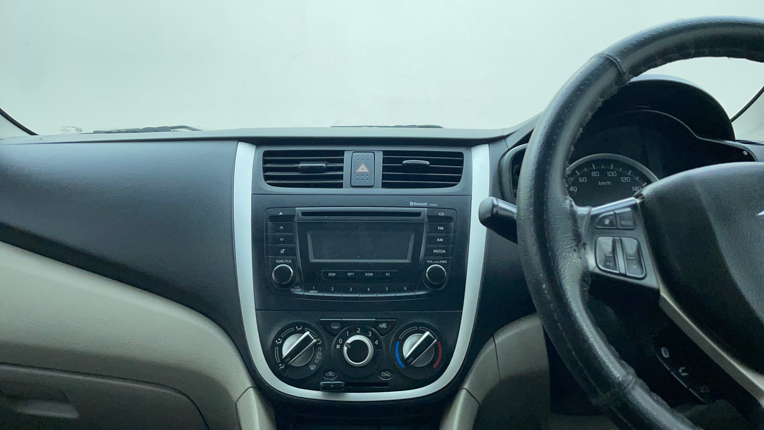 Used 2016 Maruti Suzuki Celerio ZXi AMT Petrol Automatic interior MUSIC SYSTEM & AC CONTROL VIEW
