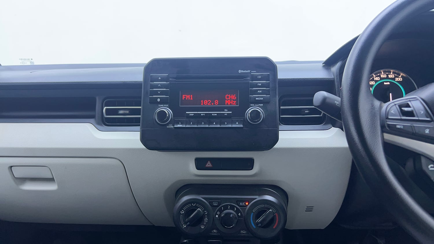 Used 2019 Maruti Suzuki Ignis Zeta 1.2 AMT Petrol Automatic interior MUSIC SYSTEM & AC CONTROL VIEW
