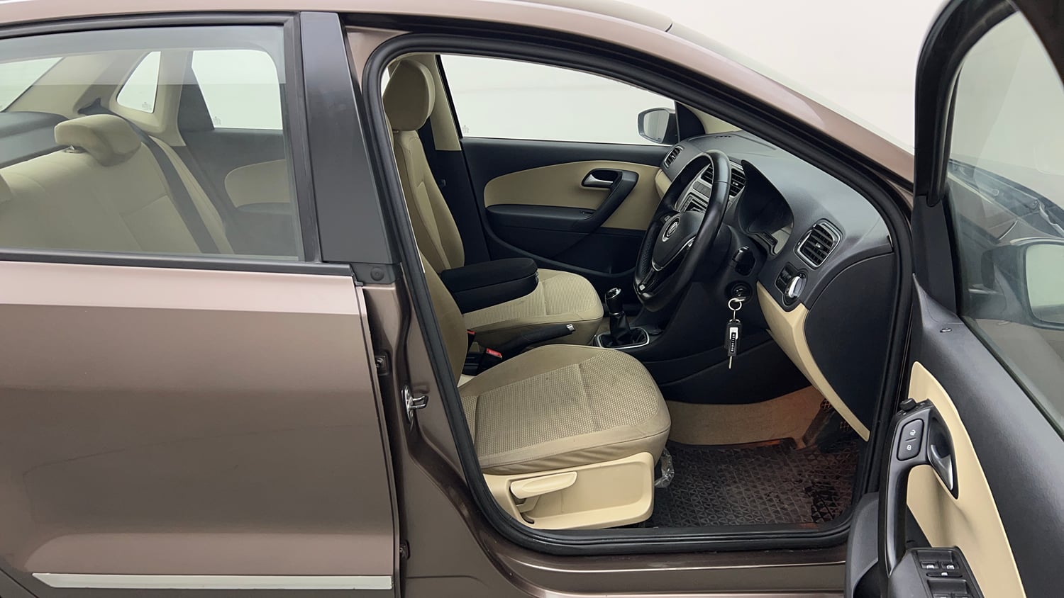 Used 2017 Volkswagen Ameo Highline1.2L (P) Petrol Manual interior RIGHT SIDE FRONT DOOR CABIN VIEW