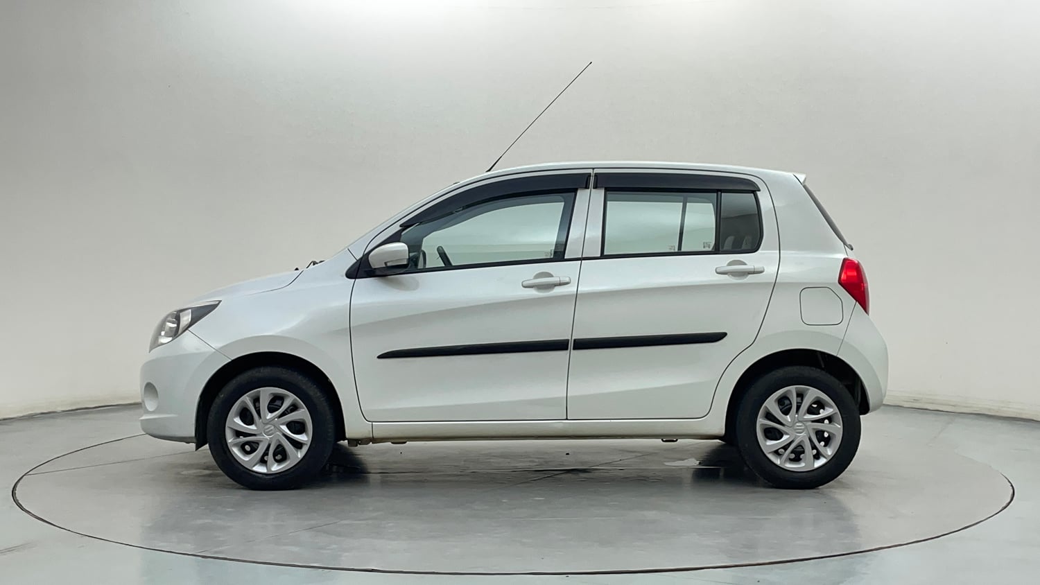 Used 2016 Maruti Suzuki Celerio ZXi AMT Petrol Automatic exterior LEFT SIDE VIEW