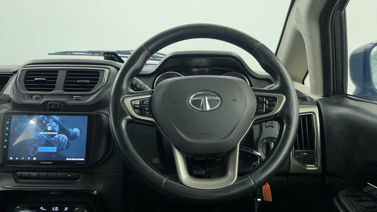 Used 2017 Tata Hexa XTA 4x2 7 STR Diesel Automatic interior STEERING VIEW