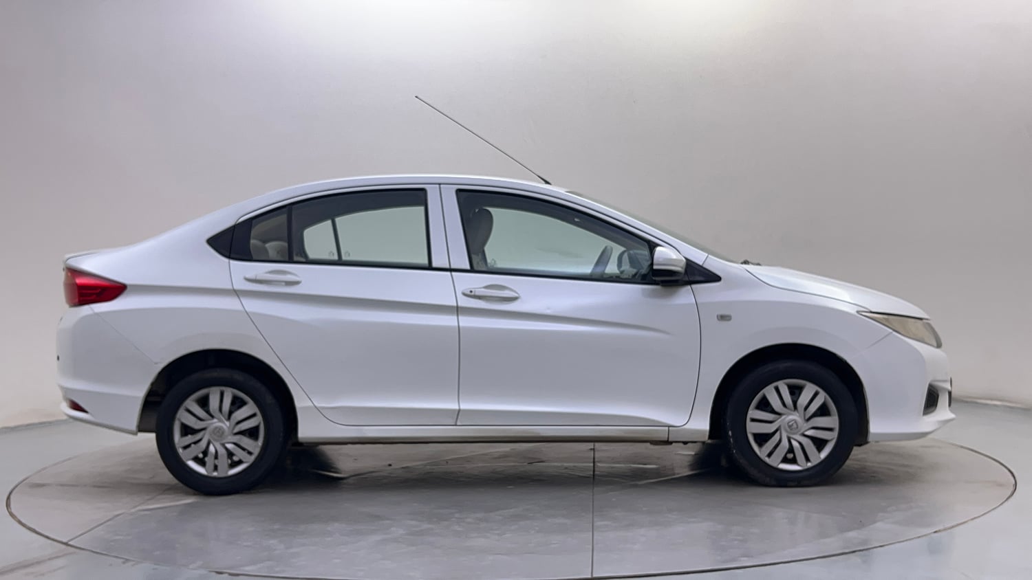 Used 2016 Honda City S Petrol Manual exterior RIGHT SIDE VIEW