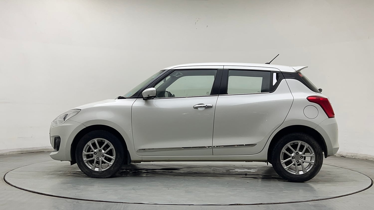 Used 2019 Maruti Suzuki Swift ZXi AMT Petrol Automatic exterior LEFT SIDE VIEW