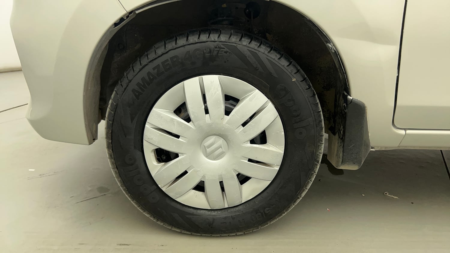 Used 2017 Maruti Suzuki Alto 800 LXi Petrol Manual tyres LEFT FRONT TYRE RIM VIEW