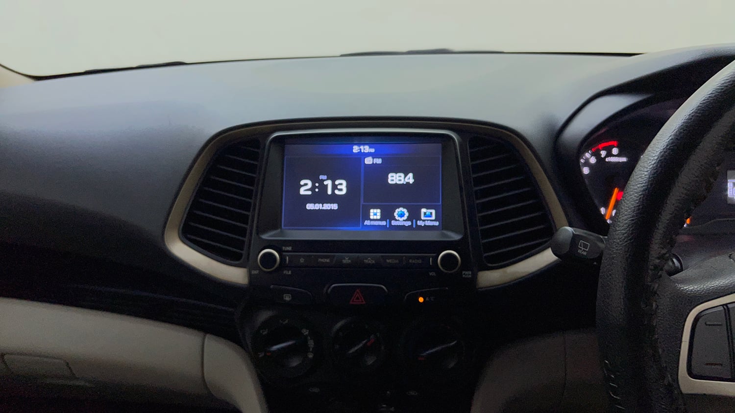 Used 2018 Hyundai Santro Asta Petrol Manual top_features Integrated (in-dash) music system