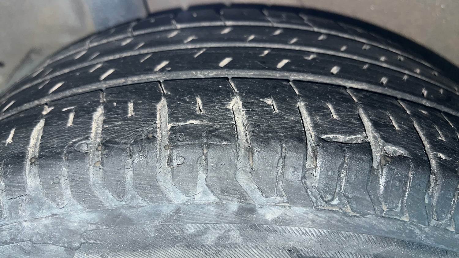Used 2022 Hyundai Verna S Plus 1.5 VTVT Petrol Manual tyres RIGHT REAR TYRE TREAD VIEW