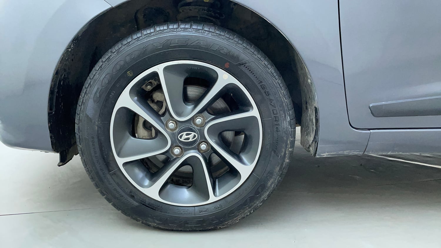 Used 2017 Hyundai Grand i10 Asta 1.2 Kappa VTVT Petrol Manual tyres LEFT FRONT TYRE RIM VIEW