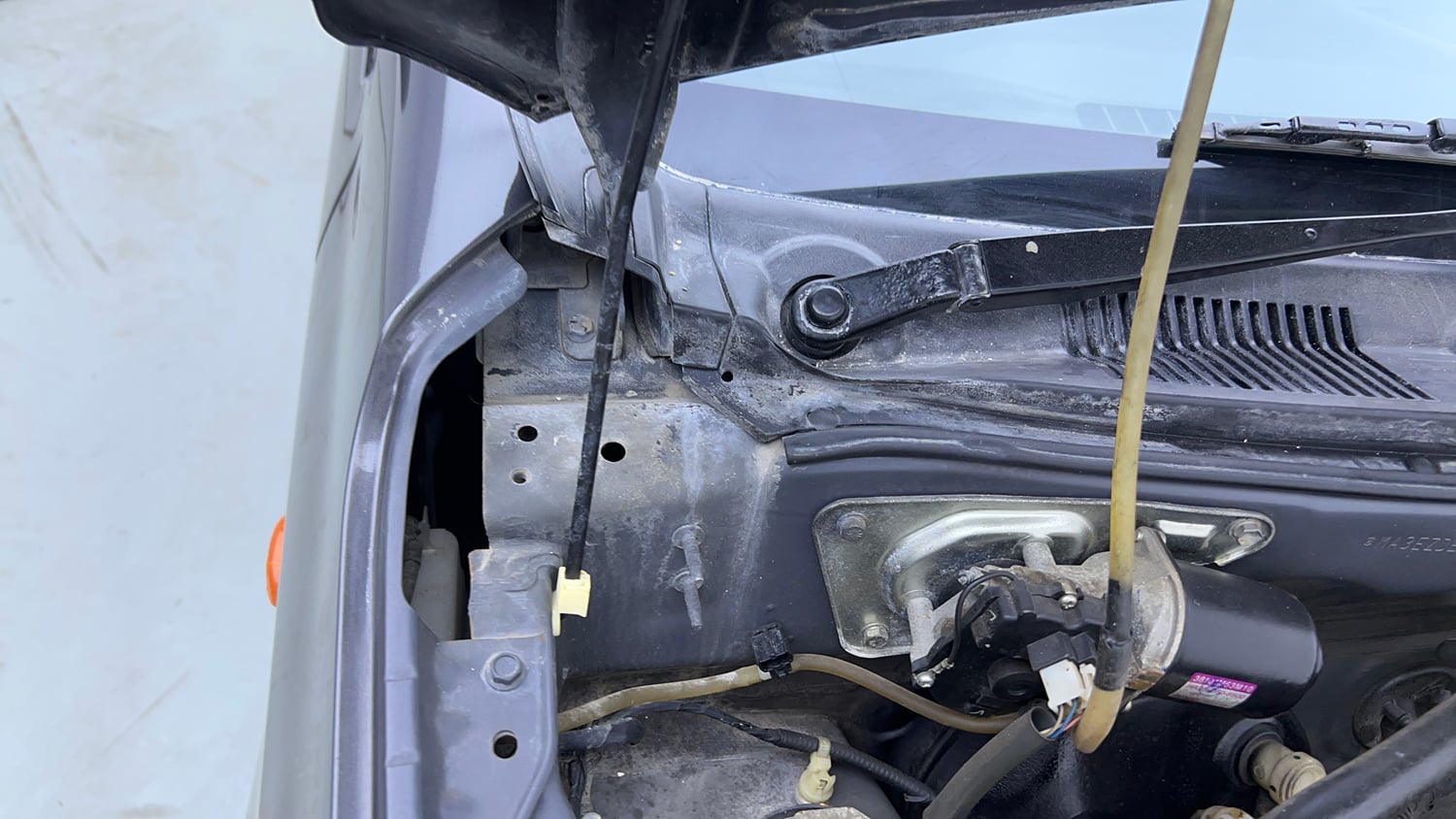 Used 2017 Maruti Suzuki Alto K10 VXi AMT Petrol Automatic engine ENGINE RIGHT SIDE HINGE & APRON VIEW
