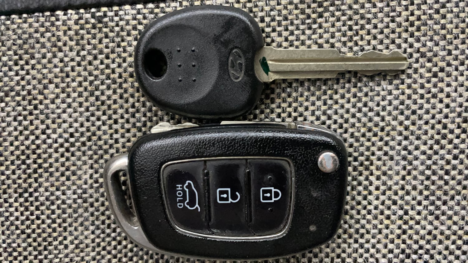 Used 2015 Hyundai Elite i20 Sportz 1.2 Petrol Manual extra CAR KEY VIEW