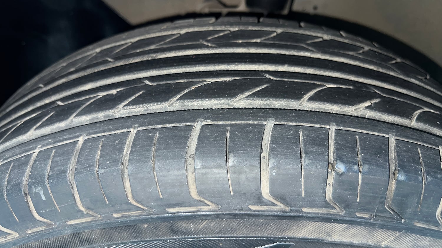 Used 2015 Hyundai Elite i20 Magna 1.2 Petrol Manual tyres LEFT FRONT TYRE TREAD VIEW