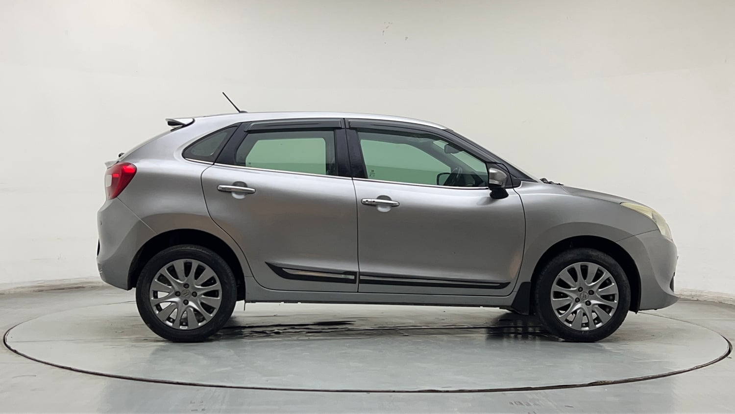 Used 2018 Maruti Suzuki Baleno Zeta 1.2 Petrol Manual exterior RIGHT SIDE VIEW