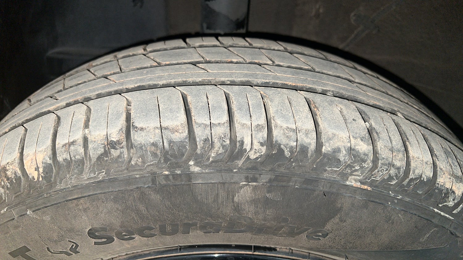 Used 2023 Tata Punch Camo Adventure Rhythm MT Petrol Manual tyres RIGHT REAR TYRE TREAD VIEW