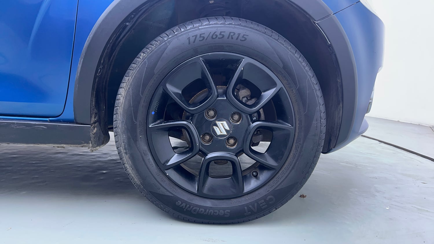 Used 2019 Maruti Suzuki Ignis Zeta 1.2 AMT Petrol Automatic tyres RIGHT FRONT TYRE RIM VIEW