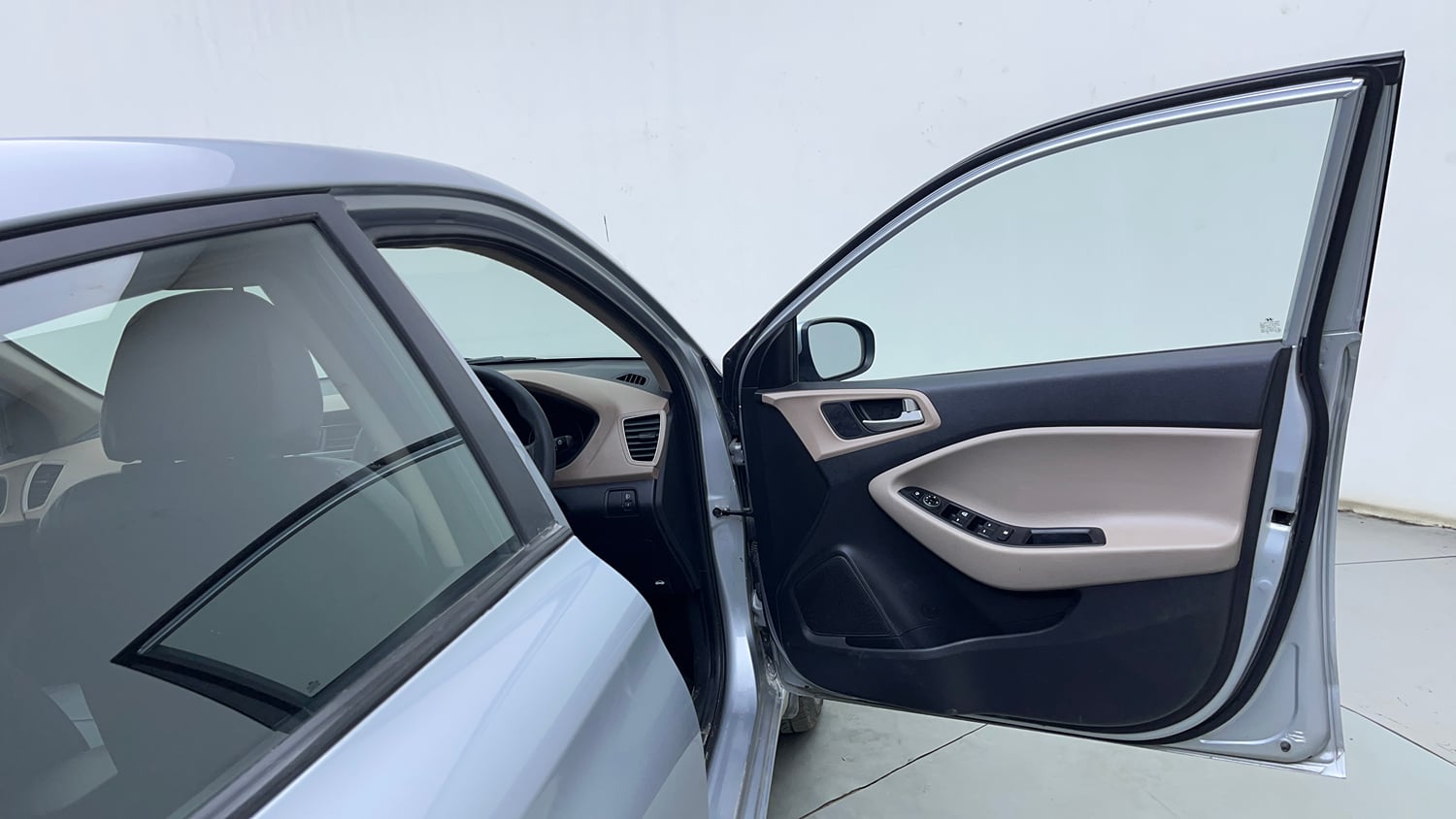 Used 2020 Hyundai Elite i20 Sportz Plus 1.2 Petrol Manual interior RIGHT FRONT DOOR OPEN VIEW