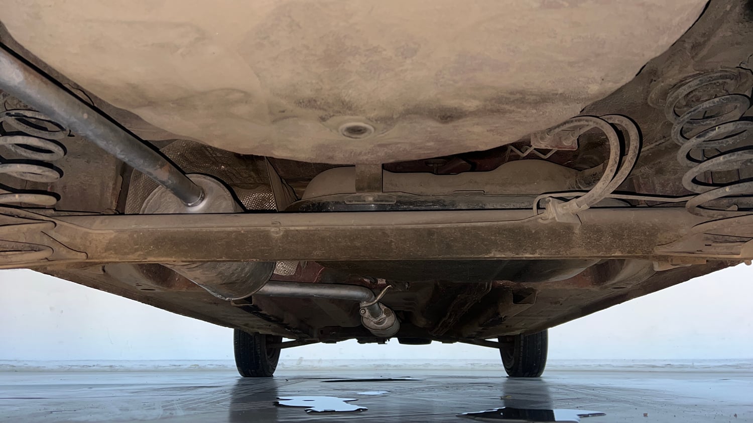 Used 2016 Renault Kwid 1.0 RXT Petrol Manual extra REAR UNDERBODY VIEW (TAKEN FROM REAR)