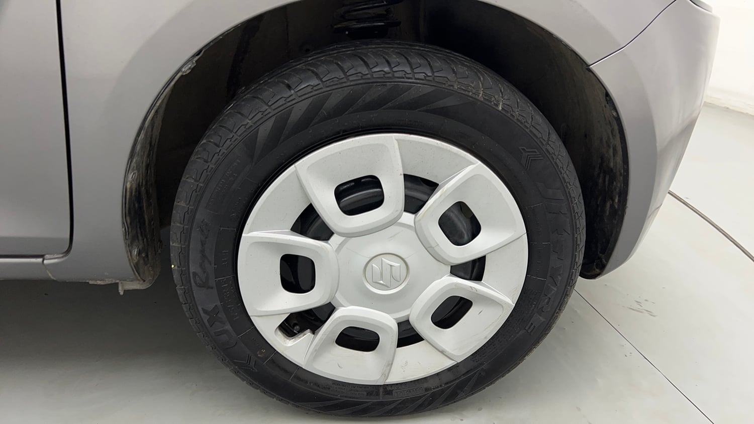 Used 2017 Maruti Suzuki Ignis Delta 1.2 MT Petrol Manual tyres RIGHT FRONT TYRE RIM VIEW