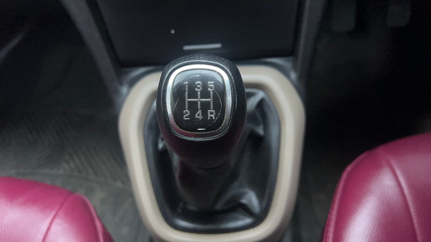 Used 2015 Hyundai Xcent SX 1.2 Petrol Manual interior GEAR  KNOB VIEW