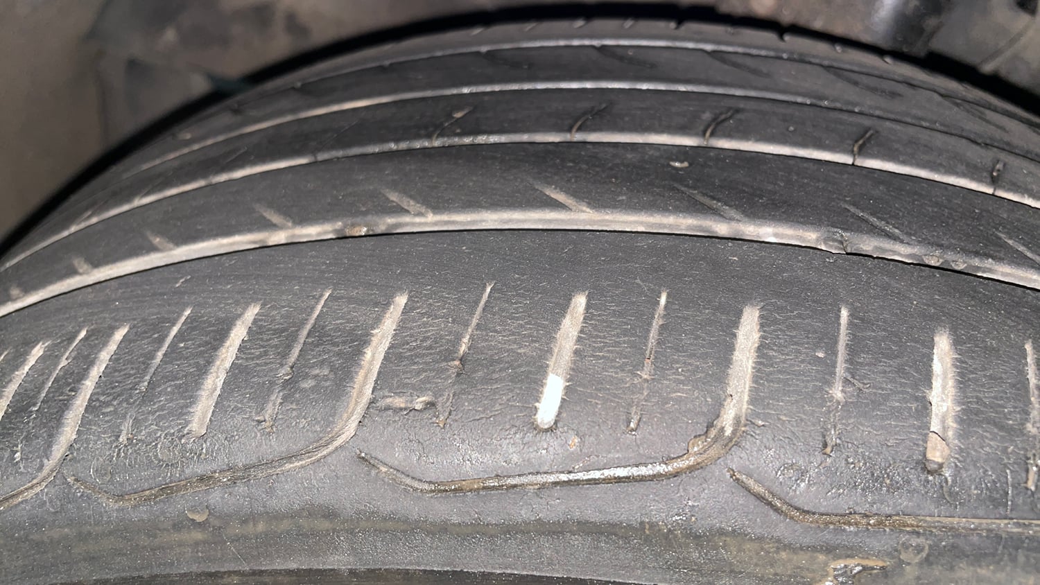 Used 2017 Maruti Suzuki Baleno Zeta 1.2 AT Petrol Automatic tyres LEFT FRONT TYRE TREAD VIEW