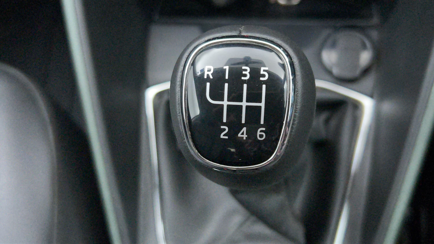 Used 2026 Skoda Kylaq Prestige+ 1.0 TSI MT Petrol Manual interior GEAR  KNOB VIEW