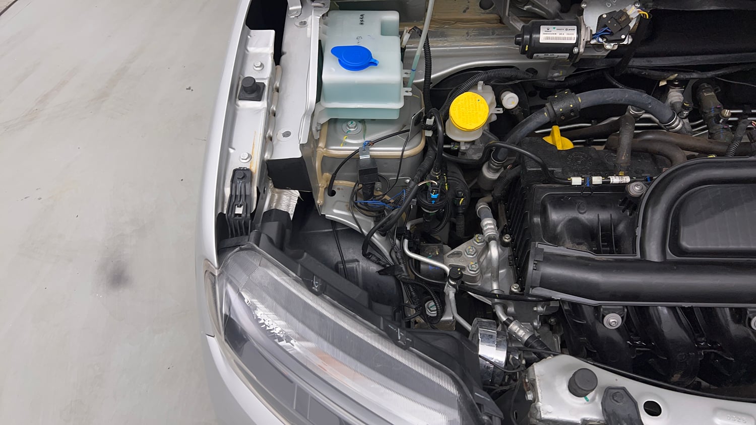 Used 2025 Renault Kwid RXT 1.0L AMT Petrol Automatic engine ENGINE RIGHT SIDE VIEW
