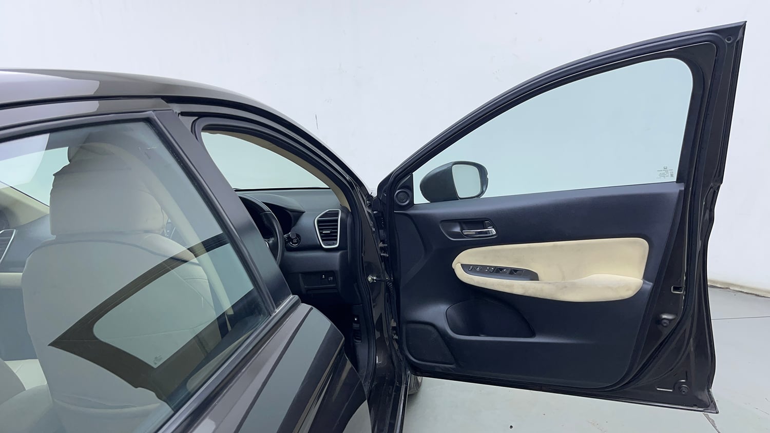 Used 2020 Honda City VX CVT Petrol Petrol Automatic interior RIGHT FRONT DOOR OPEN VIEW