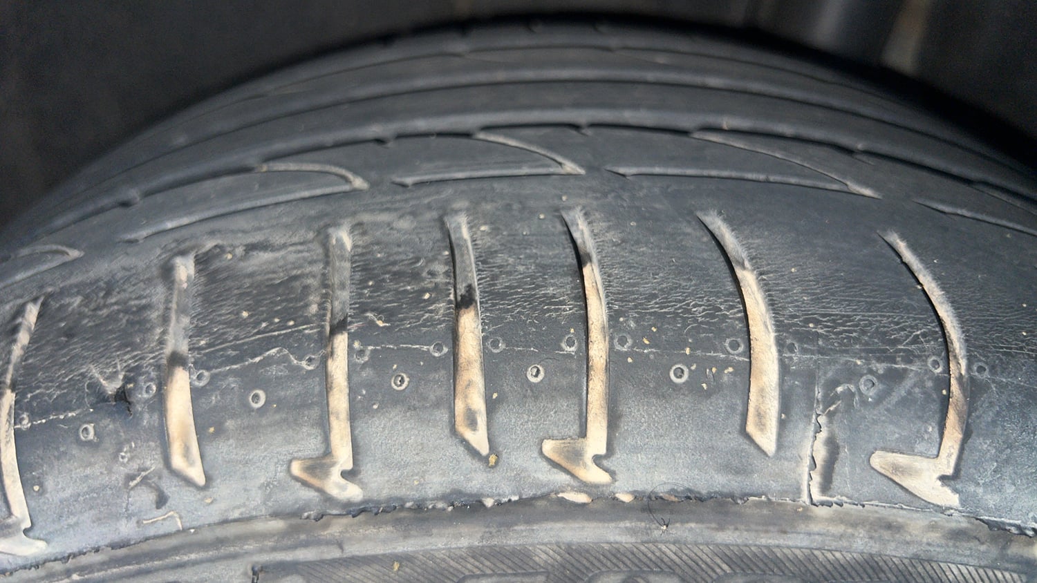 Used 2017 Mercedes-Benz C-Class C 200 Avantgarde Petrol Automatic tyres LEFT REAR TYRE TREAD VIEW