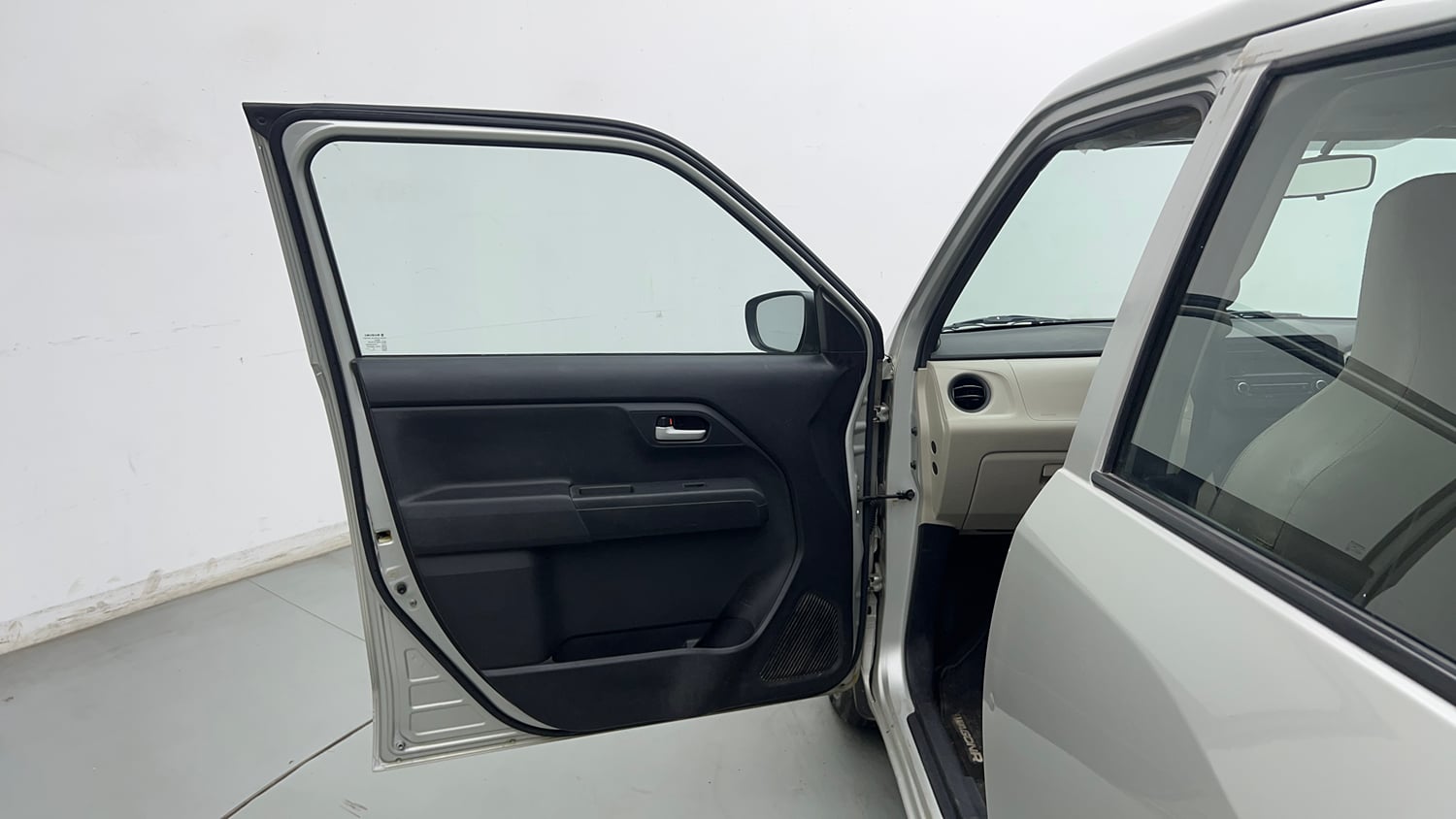 Used 2022 Maruti Suzuki Wagon R VXI 1.0 CNG Cng Manual interior LEFT FRONT DOOR OPEN VIEW