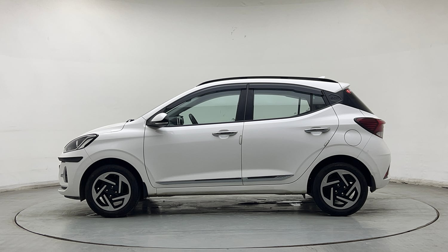 Used 2024 Hyundai Grand i10 Nios Sportz 1.2 Kappa VTVT Petrol Manual exterior LEFT SIDE VIEW