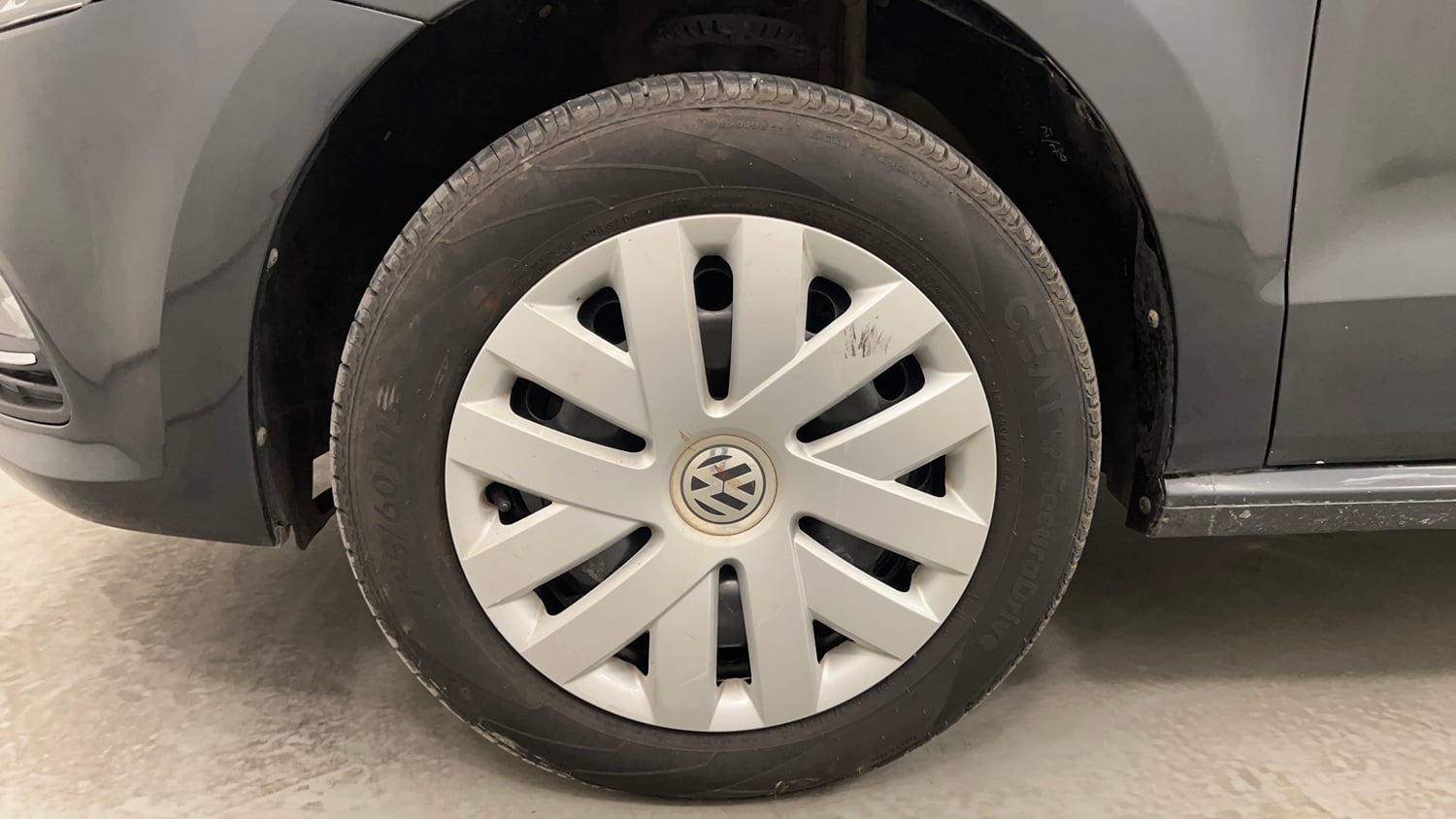 Used 2014 Volkswagen Polo Comfortline 1.2L (P) Petrol Manual tyres LEFT FRONT TYRE RIM VIEW
