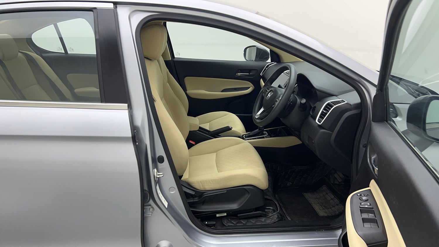 Used 2023 Honda City V Petrol CVT Petrol Automatic interior RIGHT SIDE FRONT DOOR CABIN VIEW