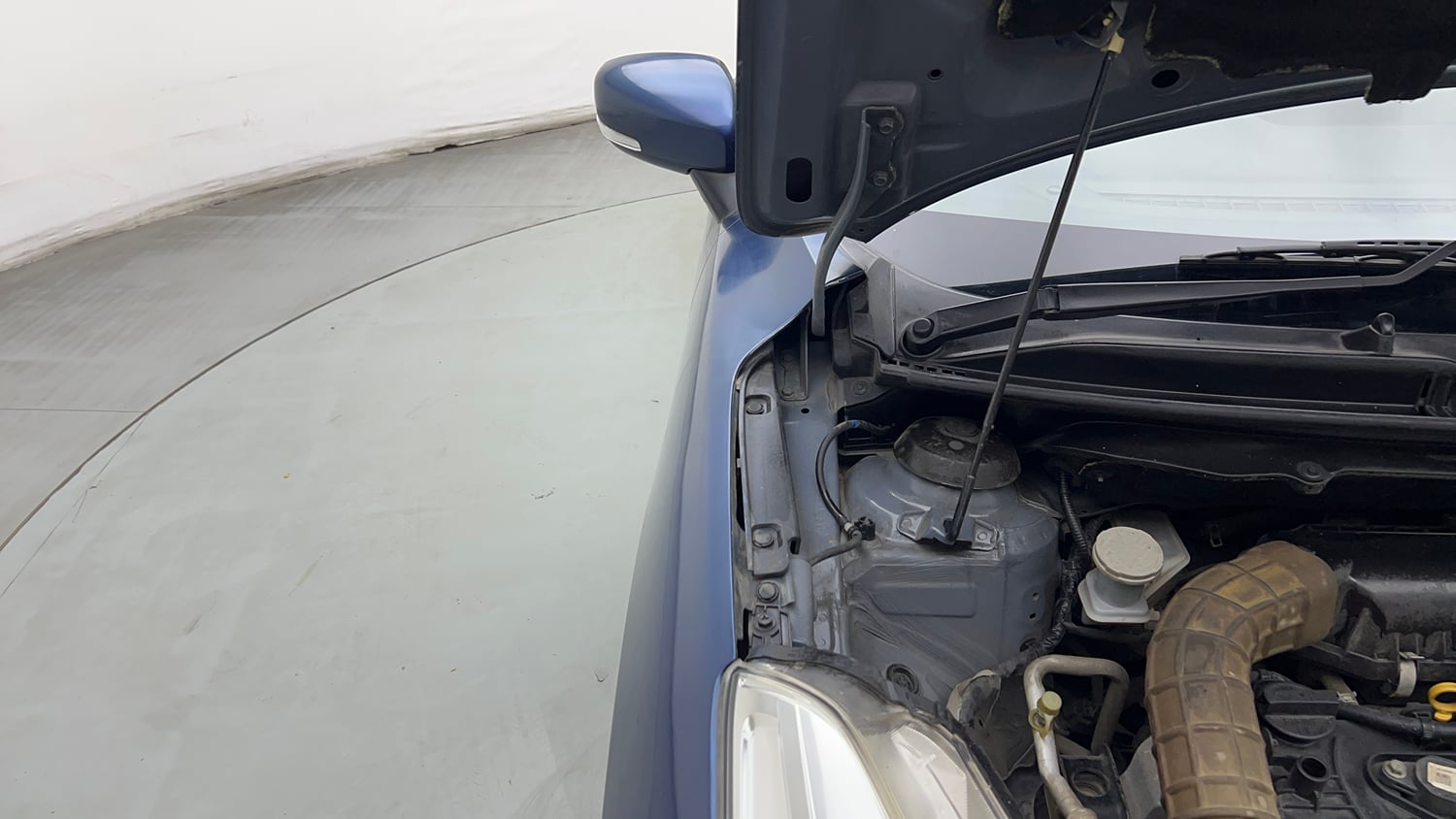 Used 2018 Maruti Suzuki Baleno Delta 1.2 Petrol Manual engine ENGINE RIGHT SIDE HINGE & APRON VIEW