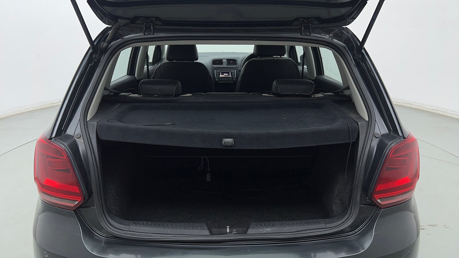 Used 2021 Volkswagen Polo Comfortline 1.0L MPI Petrol Manual interior DICKY INSIDE VIEW