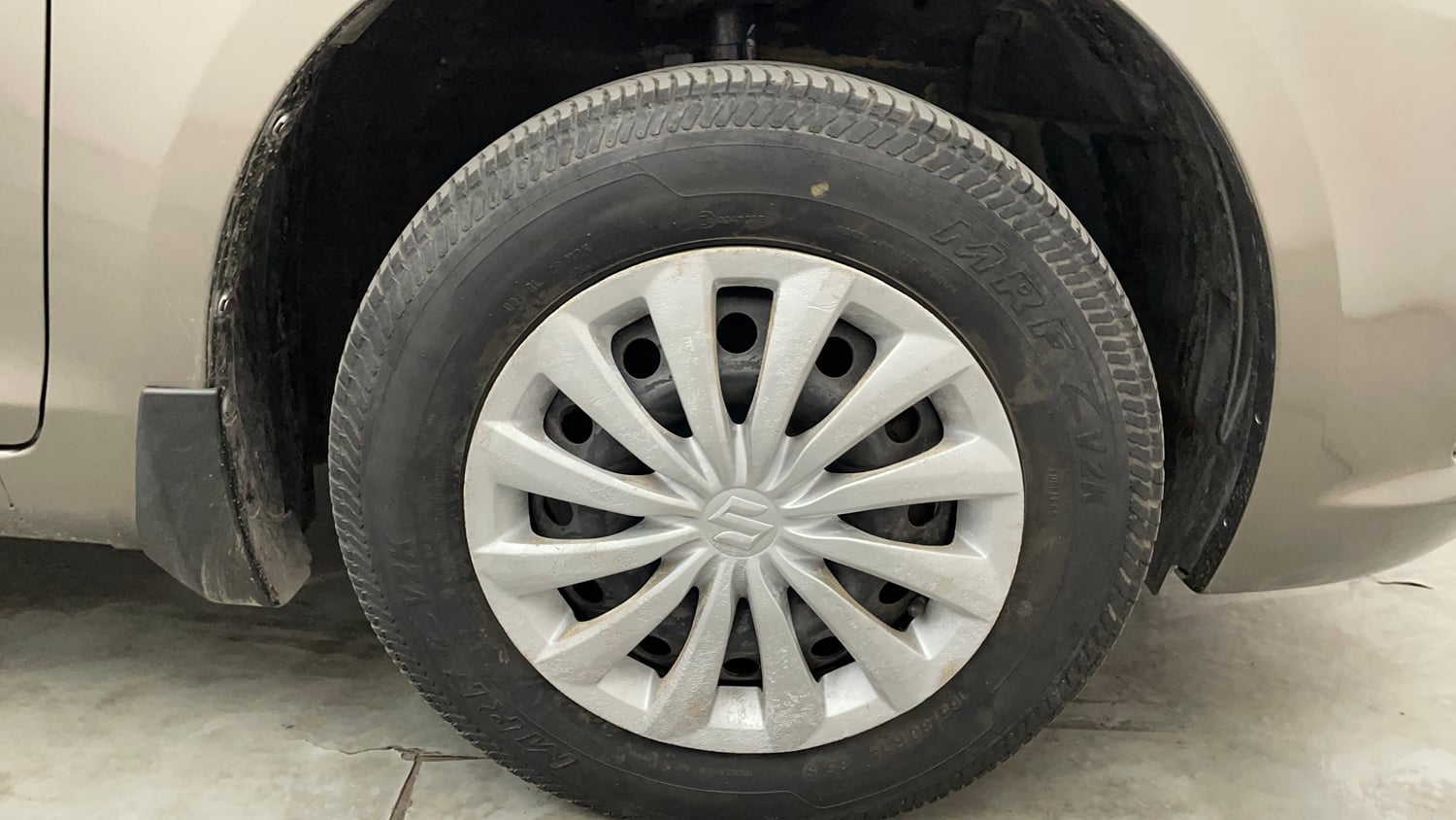 Used 2016 Maruti Suzuki Swift Dzire VXI Petrol Manual tyres RIGHT FRONT TYRE RIM VIEW
