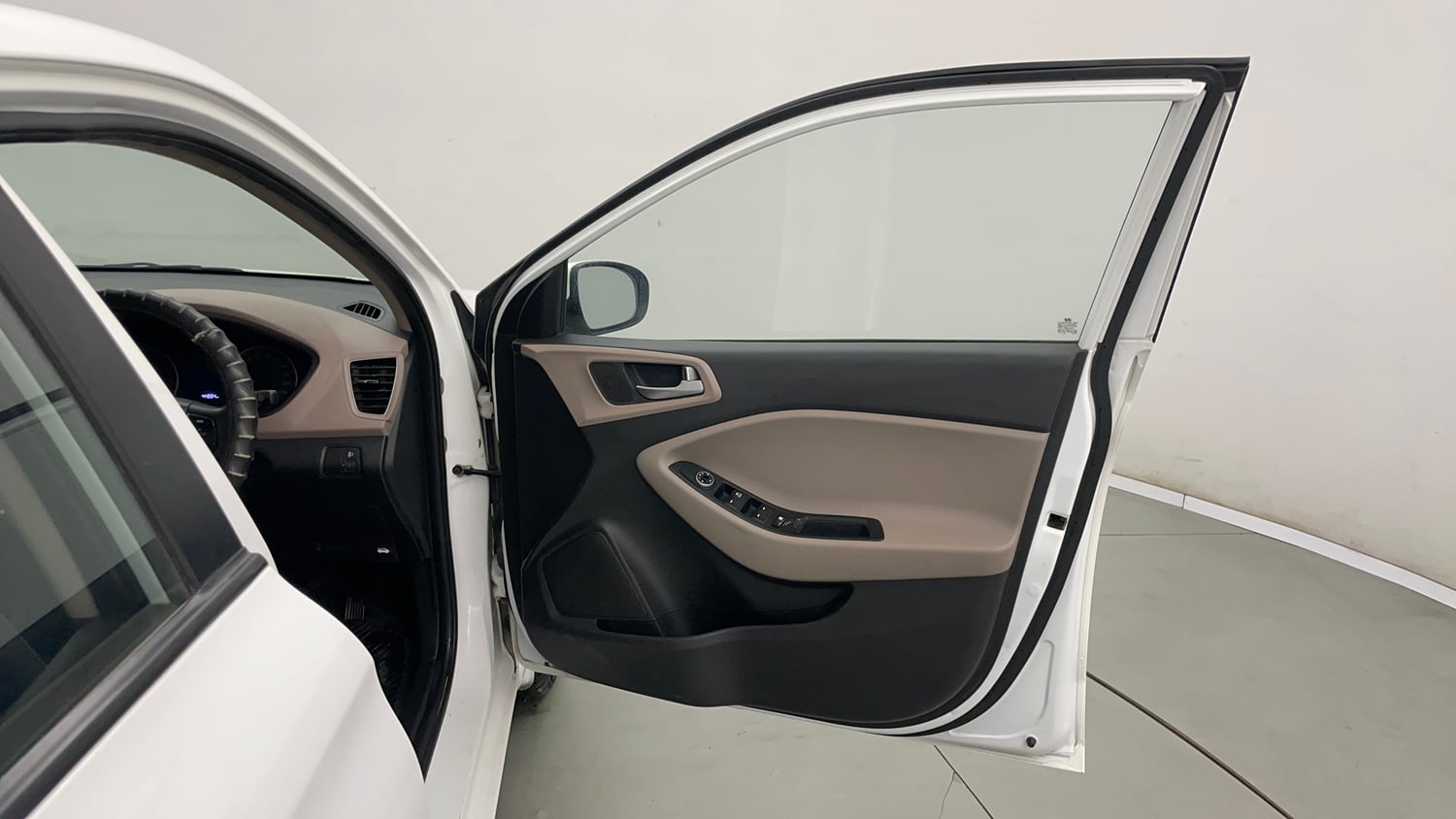 Used 2019 Hyundai Elite i20 Magna Plus 1.2 Petrol Manual interior RIGHT FRONT DOOR OPEN VIEW