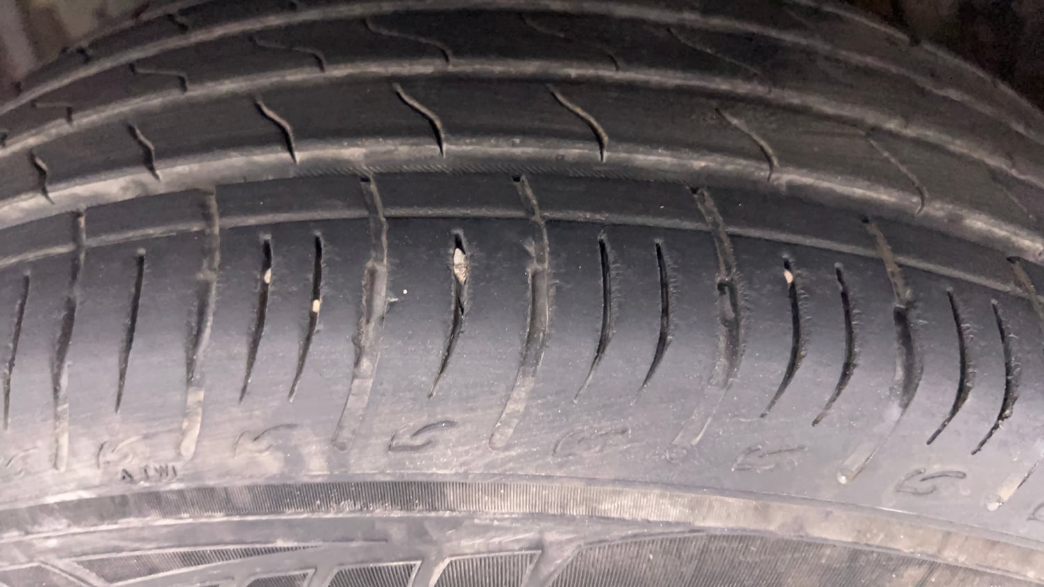 Used 2023 Maruti Suzuki Brezza Vxi AT Petrol Automatic tyres LEFT FRONT TYRE TREAD VIEW