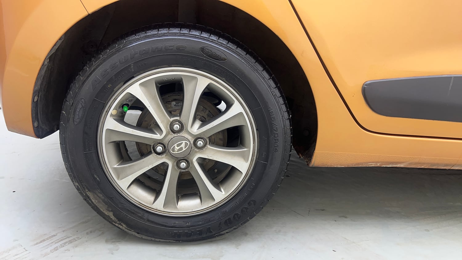 Used 2014 Hyundai Grand i10 Asta 1.2 Kappa VTVT Petrol Manual tyres RIGHT REAR TYRE RIM VIEW