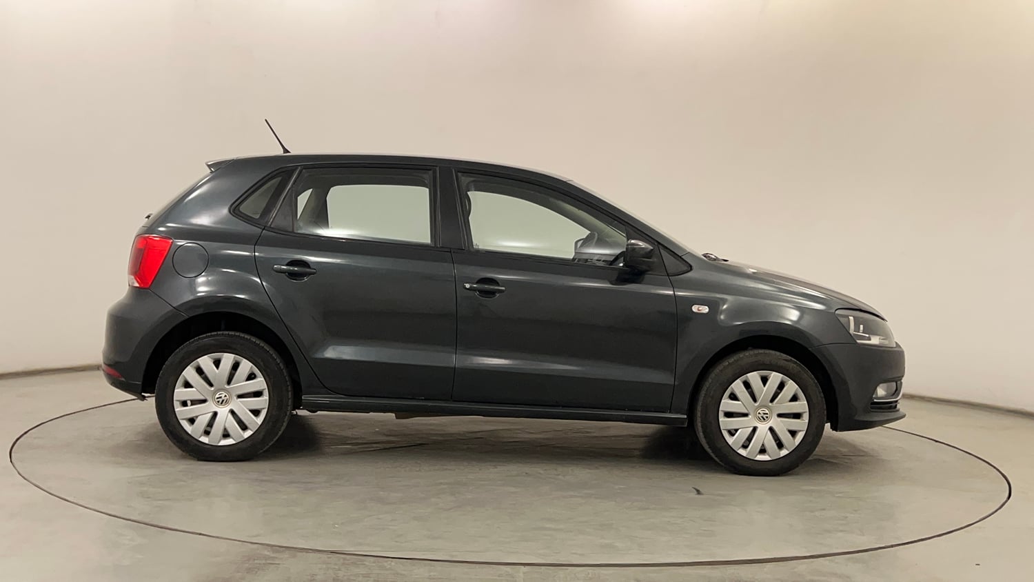 Used 2014 Volkswagen Polo Comfortline 1.2L (P) Petrol Manual exterior RIGHT SIDE VIEW