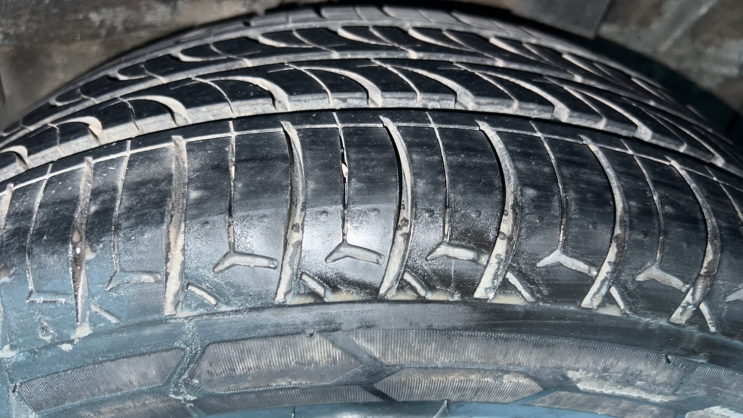 Used 2023 Honda City V Petrol CVT Petrol Automatic tyres LEFT REAR TYRE TREAD VIEW