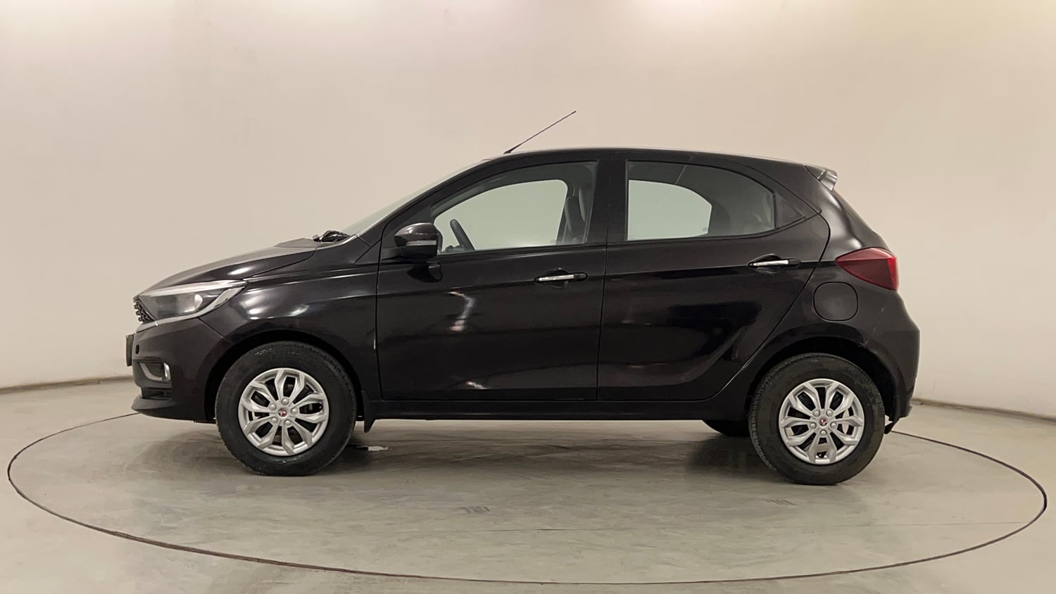 Used 2023 Tata Tiago XZ Plus CNG Cng Manual exterior LEFT SIDE VIEW