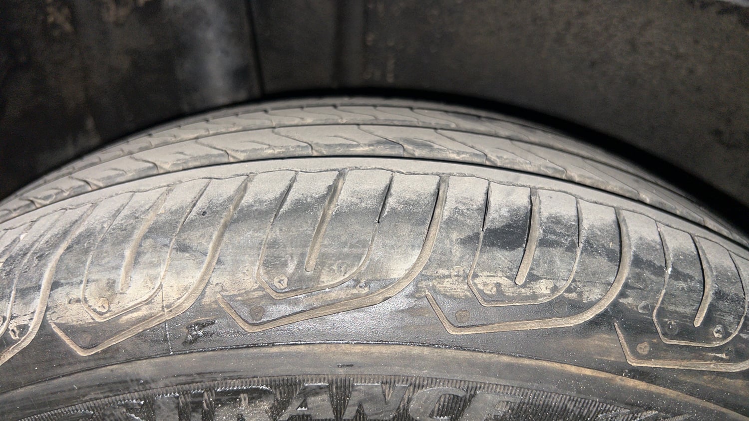 Used 2020 Maruti Suzuki Ignis Zeta 1.2 AMT Petrol Automatic tyres RIGHT REAR TYRE TREAD VIEW