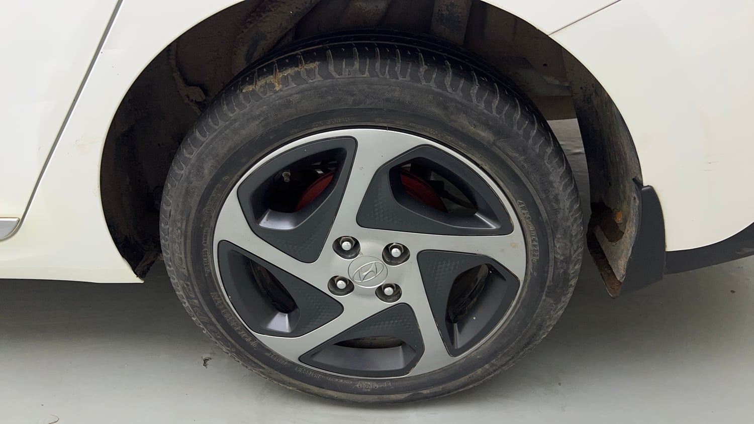Used 2022 Hyundai Verna S Plus 1.5 VTVT Petrol Manual tyres LEFT REAR TYRE RIM VIEW