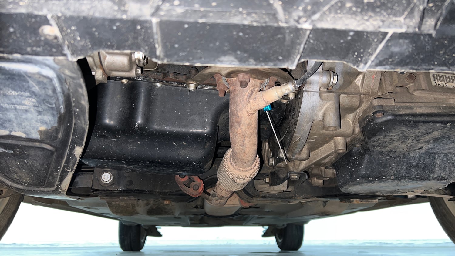 Used 2013 Volkswagen Vento Highline Petrol AT Petrol Automatic extra FRONT LEFT UNDERBODY VIEW