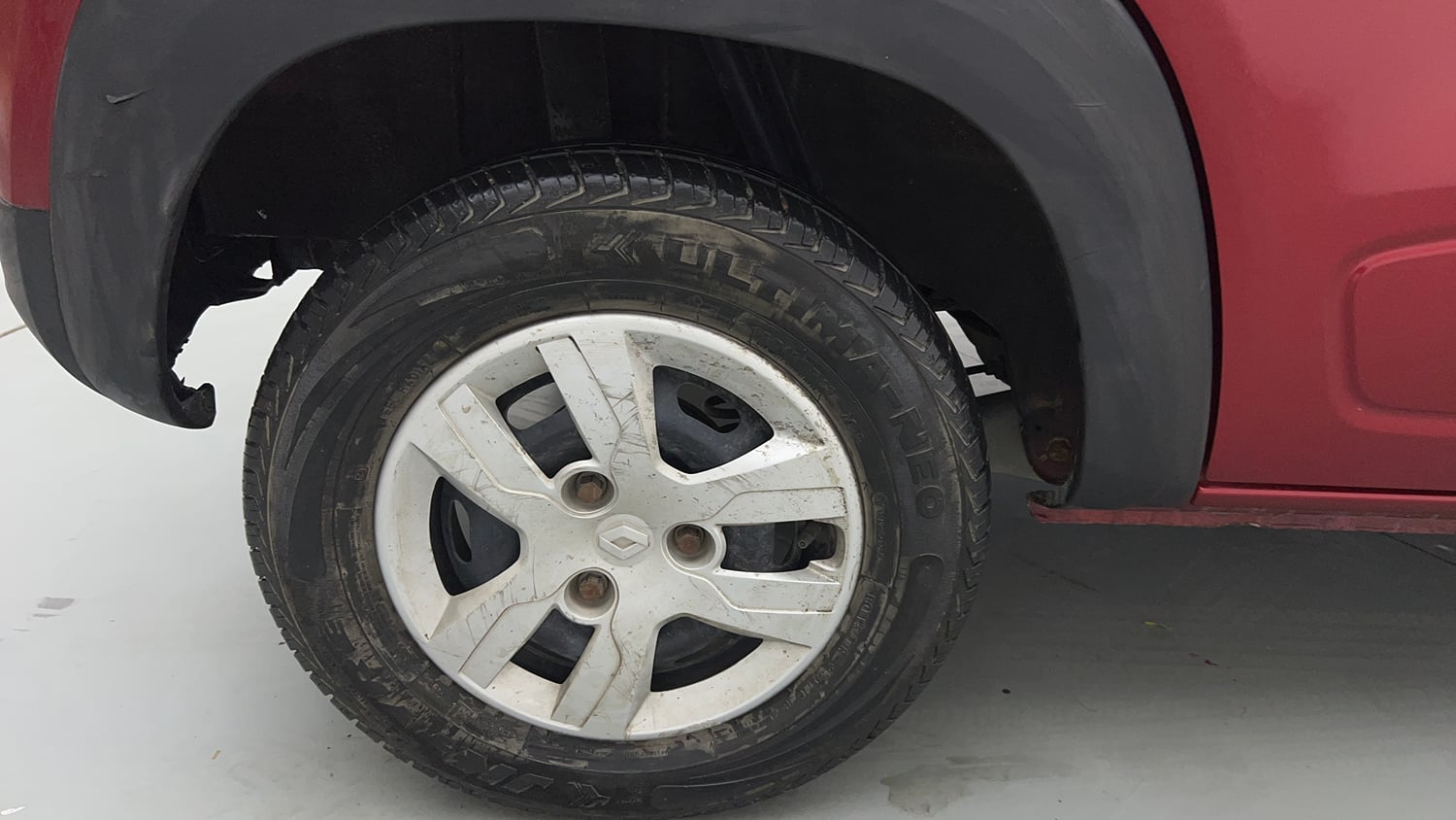 Used 2016 Renault Kwid 1.0 RXT Petrol Manual tyres RIGHT REAR TYRE RIM VIEW