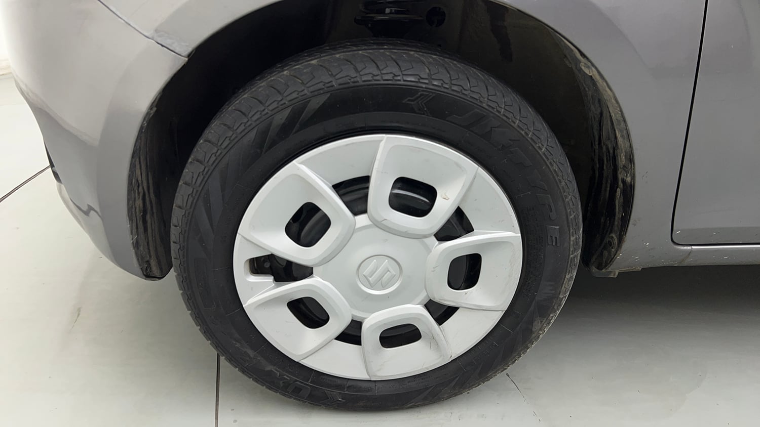 Used 2017 Maruti Suzuki Ignis Delta 1.2 MT Petrol Manual tyres LEFT FRONT TYRE RIM VIEW