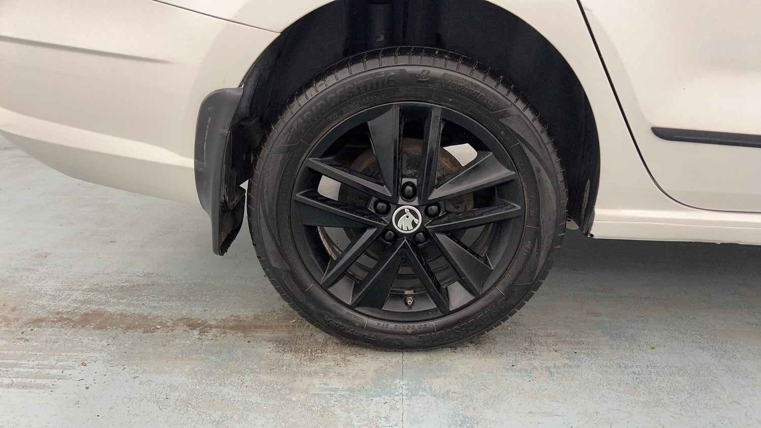 Used 2021 Skoda Rapid Ambition Petrol Manual tyres RIGHT REAR TYRE RIM VIEW