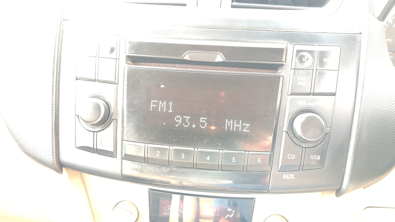 Used 2012 Maruti Suzuki Swift Dzire ZXI Petrol Manual top_features Integrated (in-dash) music system