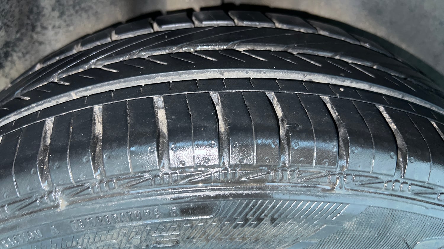 Used 2017 Volkswagen Ameo Highline1.2L (P) Petrol Manual tyres RIGHT REAR TYRE TREAD VIEW