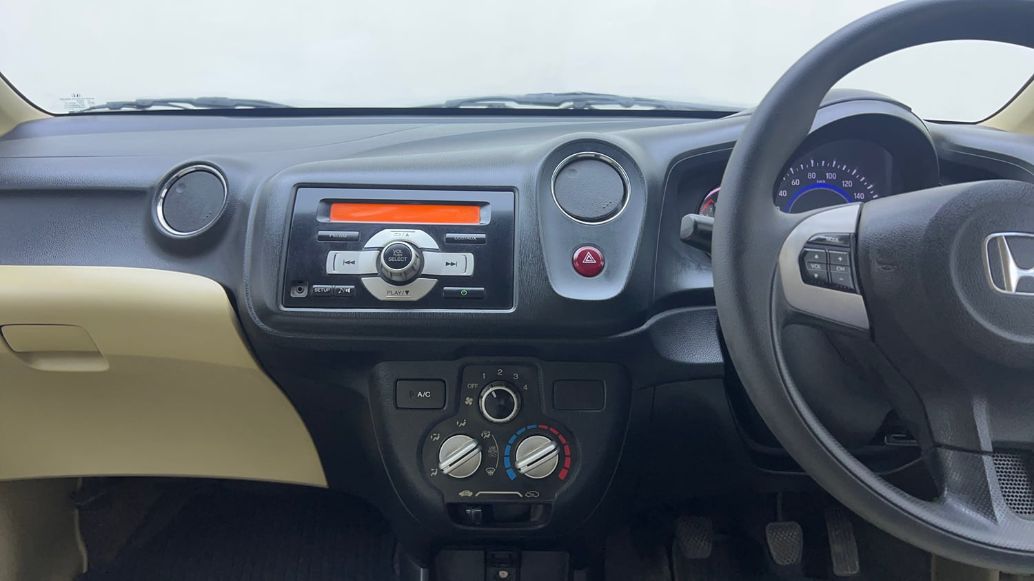 Used 2015 Honda Amaze 1.2 S i-VTEC Petrol Manual interior MUSIC SYSTEM & AC CONTROL VIEW